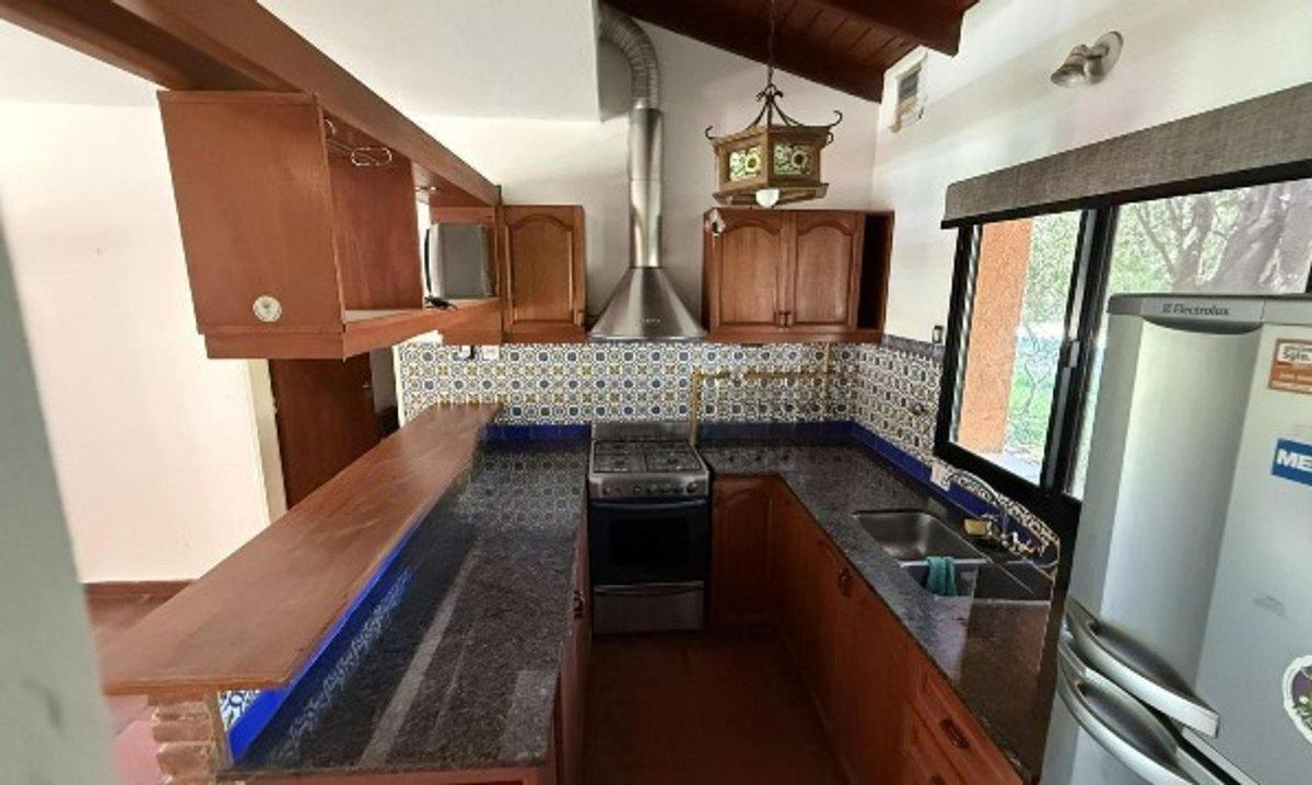 Foto de CASA EN VENTA FUNES 2 DORMITORIOS PILETA, imagen 2