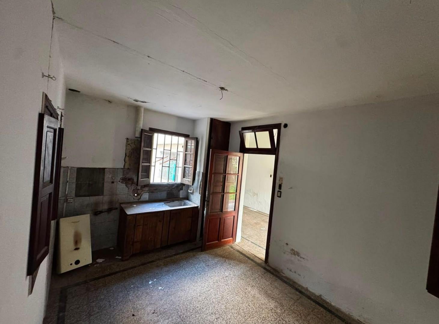 Foto de VENTA CASA A RECICLAR EN IMPORTANTE ESQUINA, imagen 2