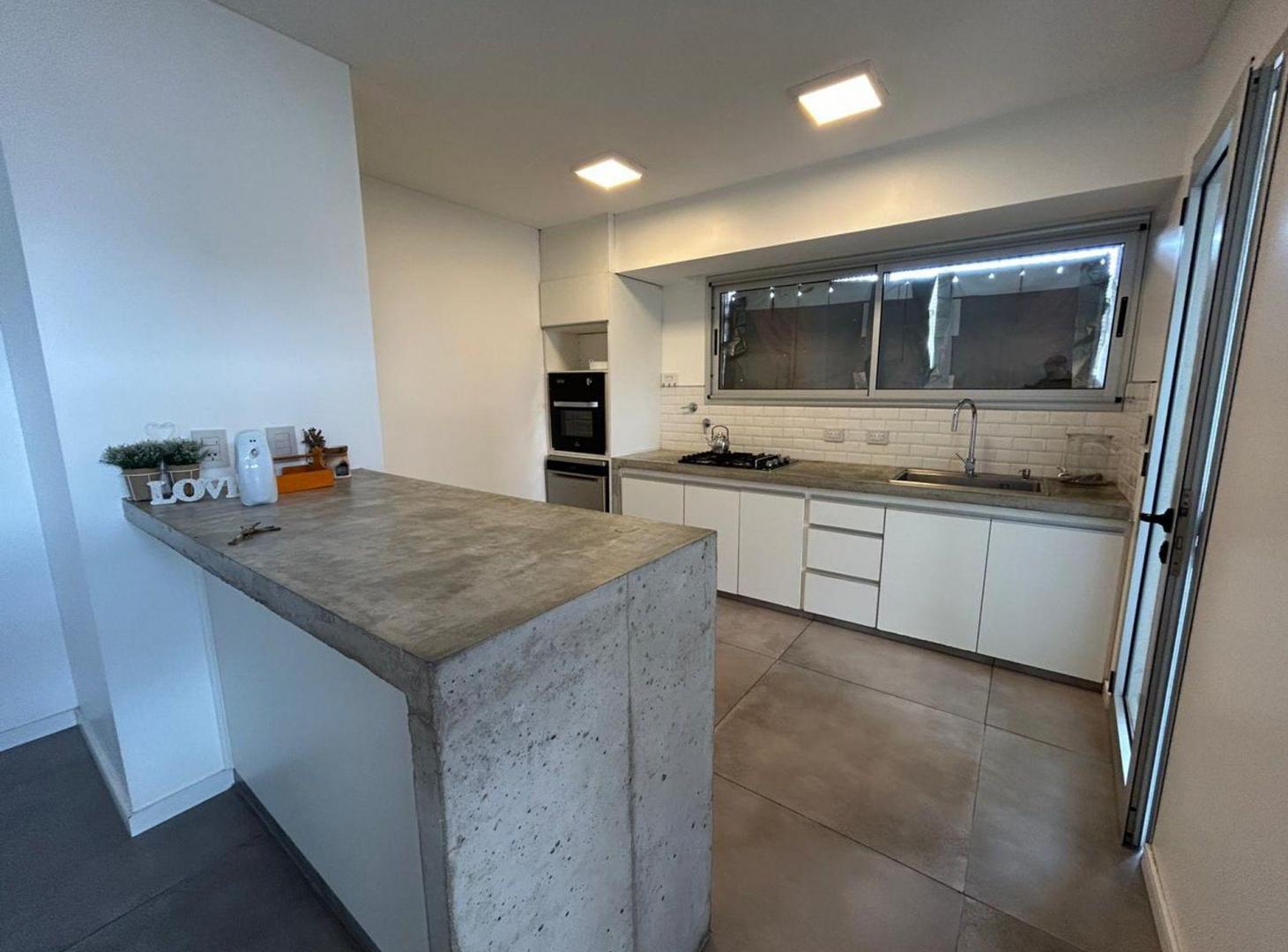 Foto de VENTA CASA 5 DORMITORIOS CON PILETA, imagen 1