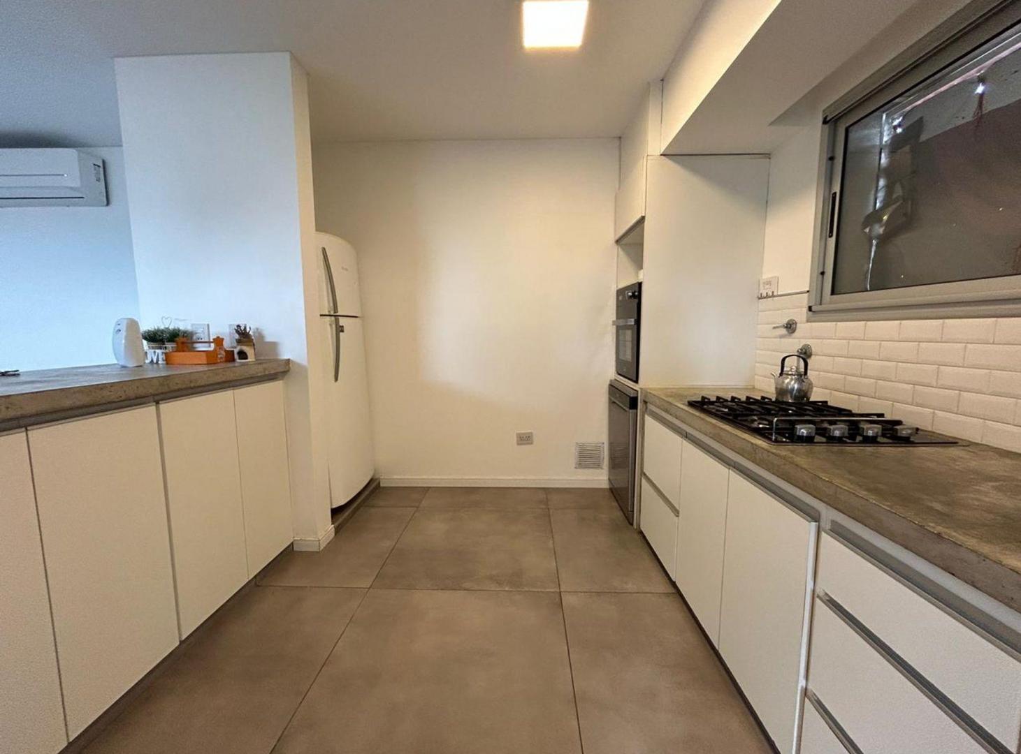 Foto de VENTA CASA 5 DORMITORIOS CON PILETA, imagen 3