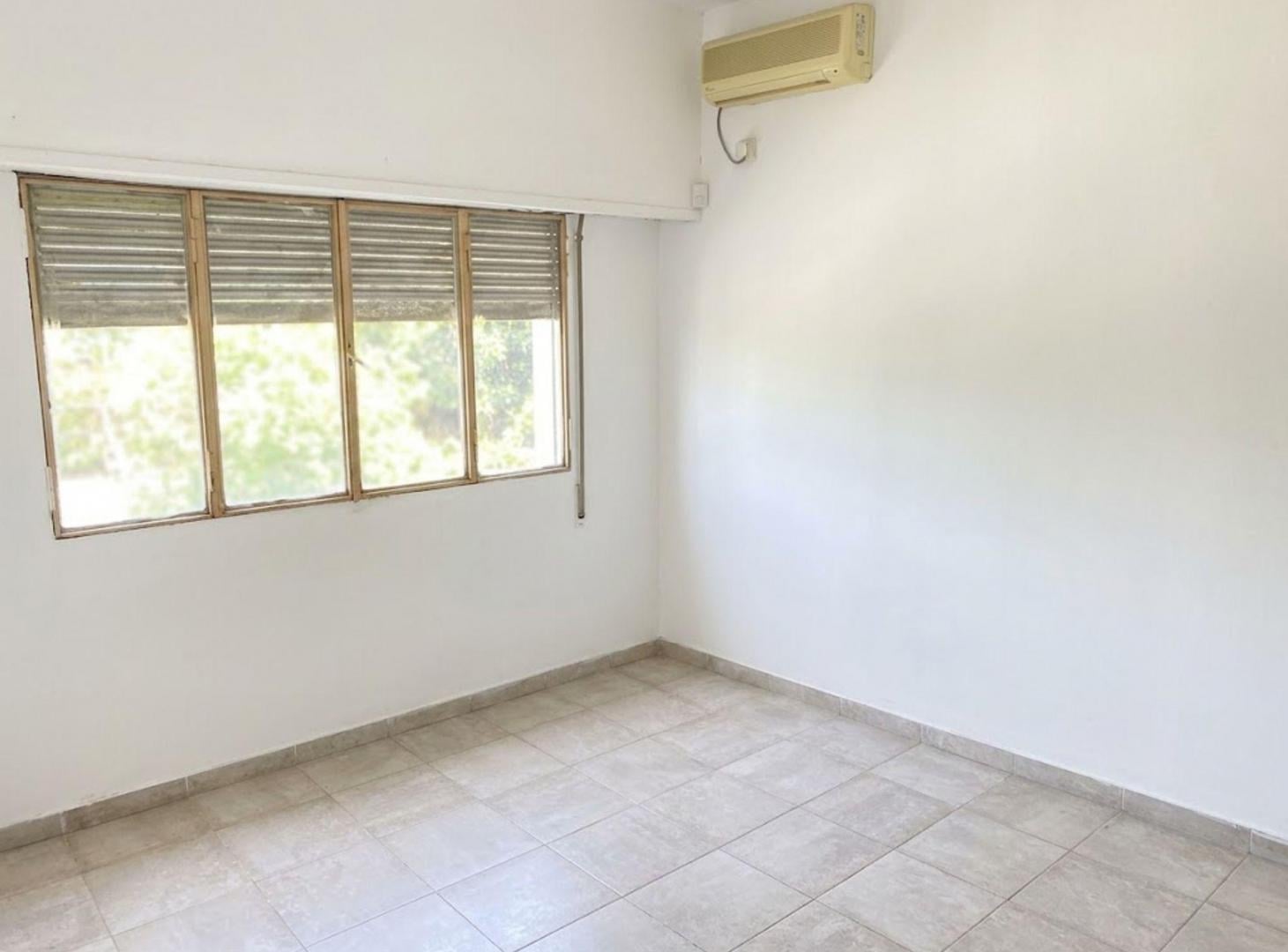 Foto de Venta de propiedad comercial.Funes. 4 ambientes, imagen 3