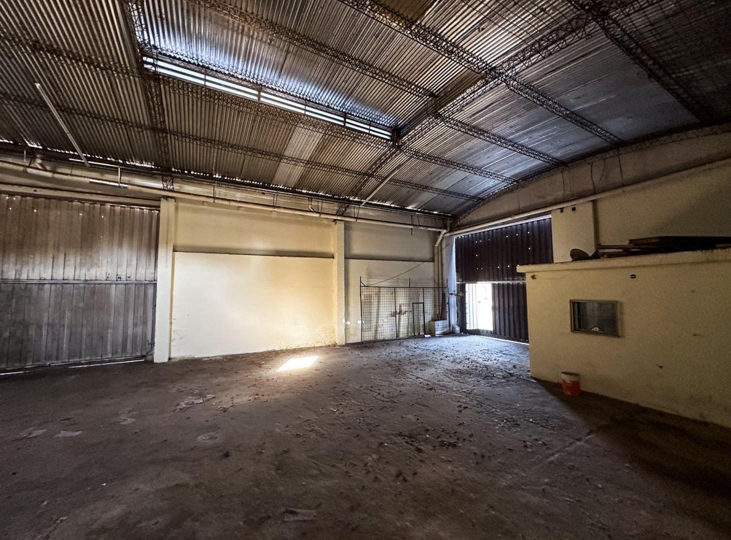 Foto de Galpón + Salón en venta sobre Bv. Oroño 402 mt2, imagen 5