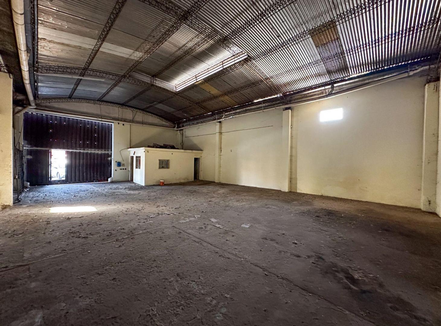 Foto de Galpón + Salón en venta sobre Bv. Oroño 402 mt2, imagen 1