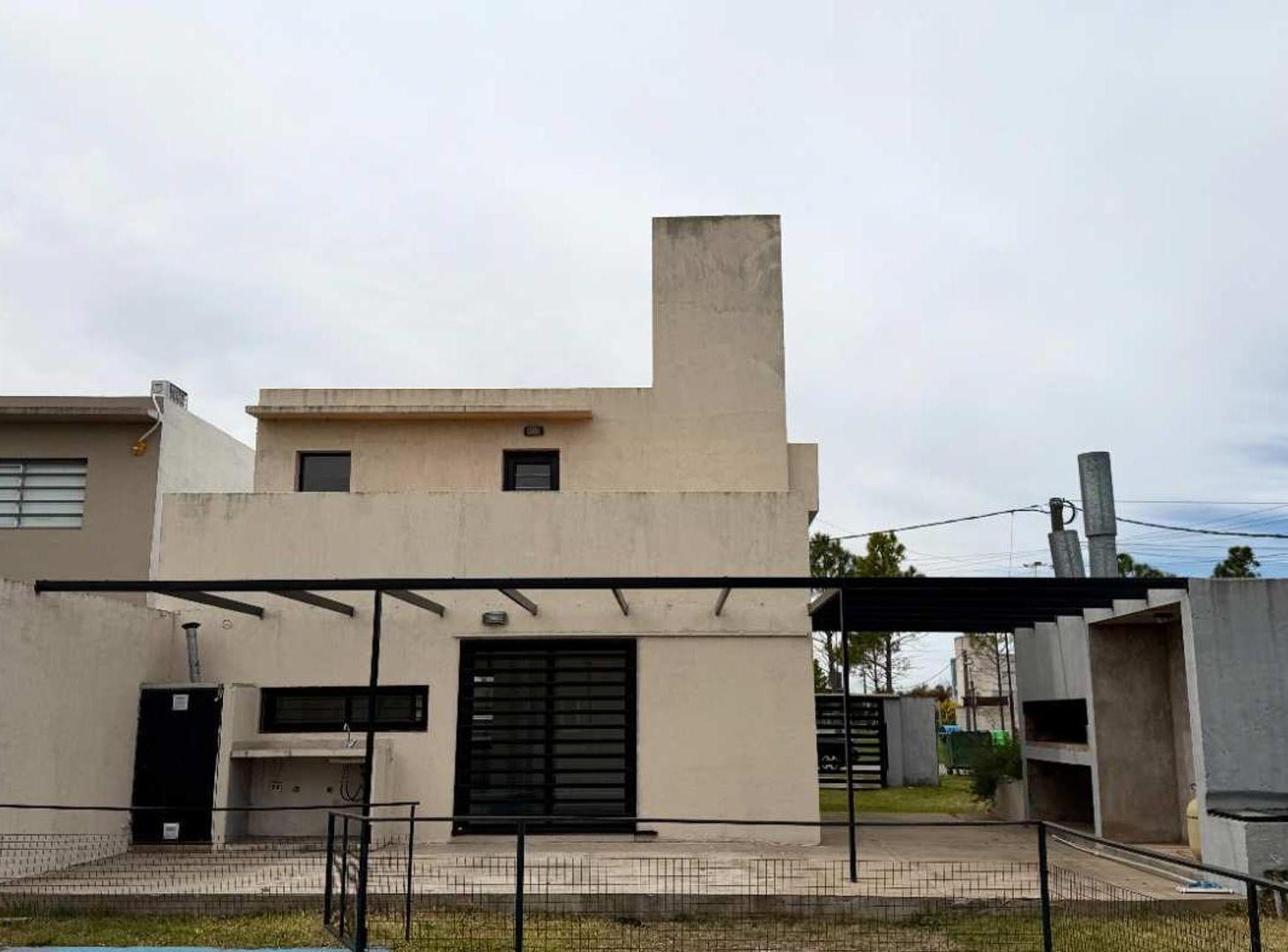 Foto de CASA EN VENTA BARRIO LAS TARDES - ROLDÁN + PILETA, imagen 3
