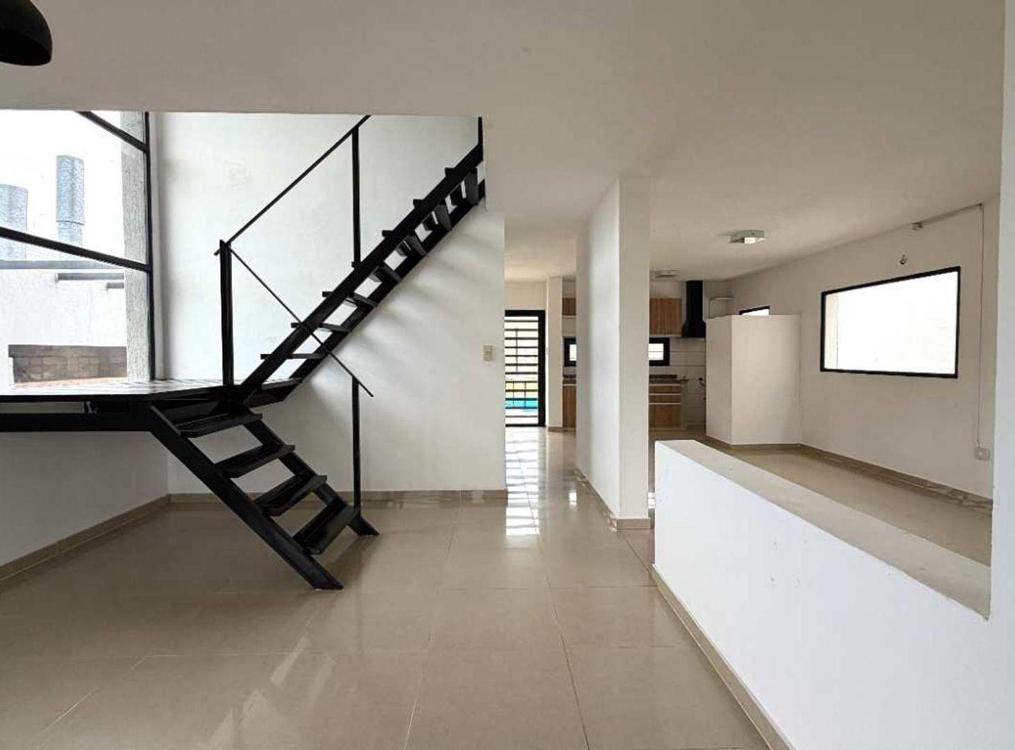 Foto de CASA EN VENTA BARRIO LAS TARDES - ROLDÁN + PILETA, imagen 2