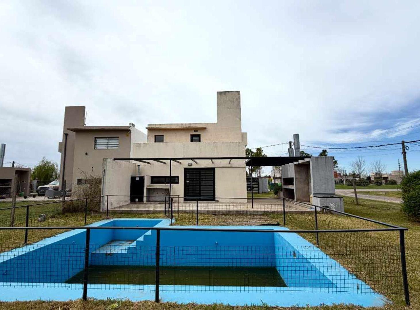 Foto de CASA EN VENTA BARRIO LAS TARDES - ROLDÁN + PILETA, imagen 1