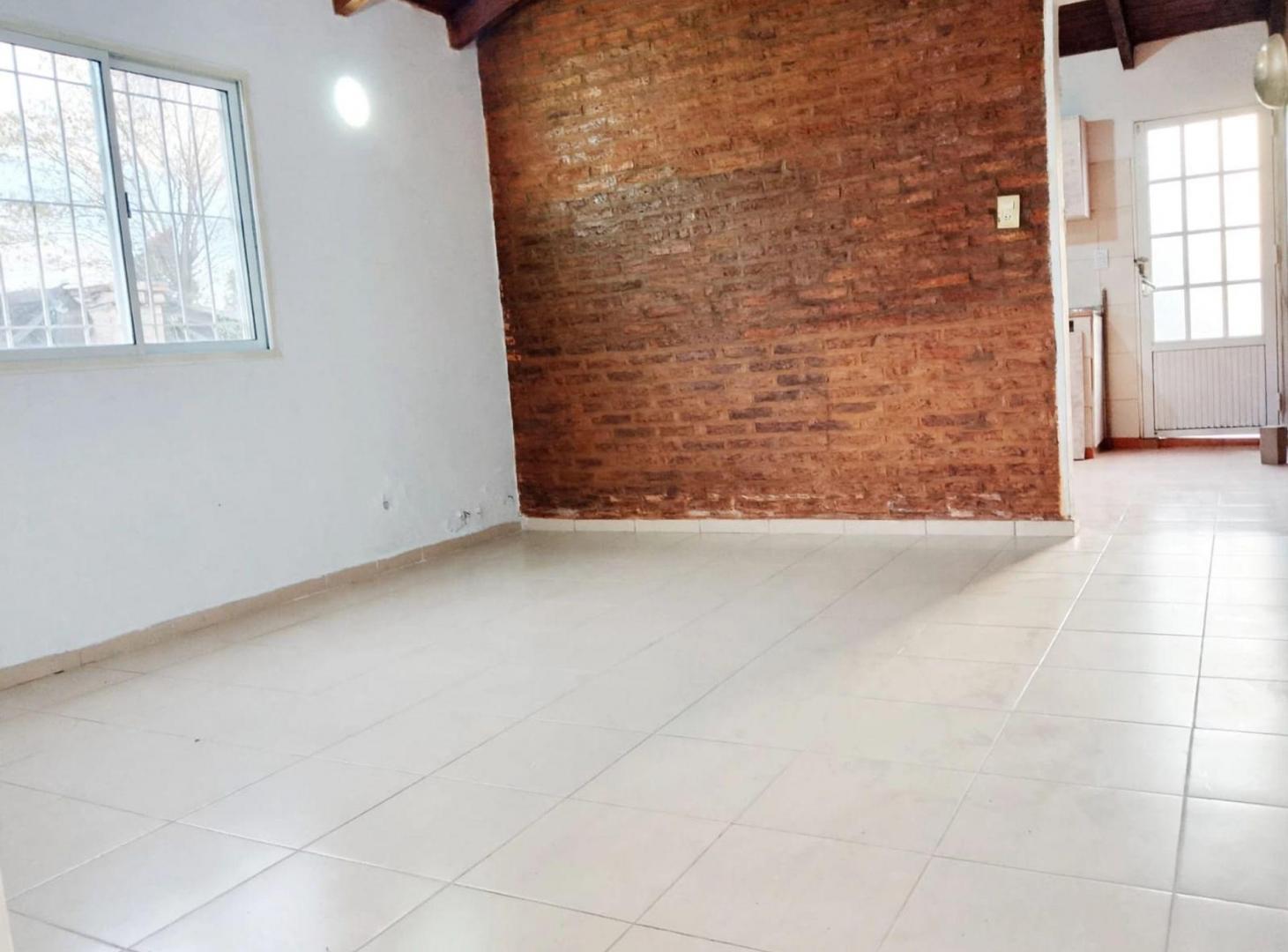 Foto de ALQUILER DE CASA DE DOS DORMITORIOS EN FUNES, imagen 2