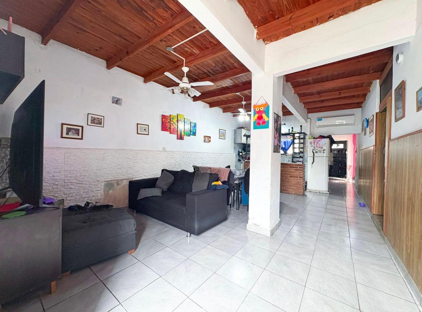 Foto de CASA EN VENTA 3 DORMITORIOS COCHERA - ECHESORTU, imagen 2