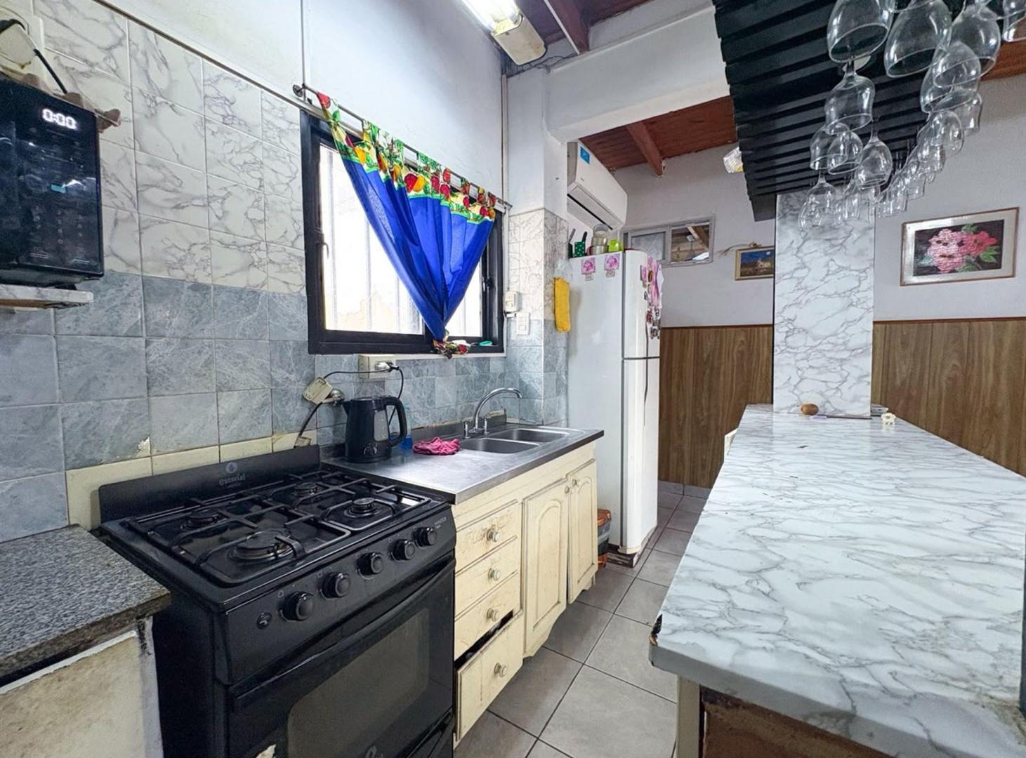 Foto de CASA EN VENTA 3 DORMITORIOS COCHERA - ECHESORTU, imagen 4