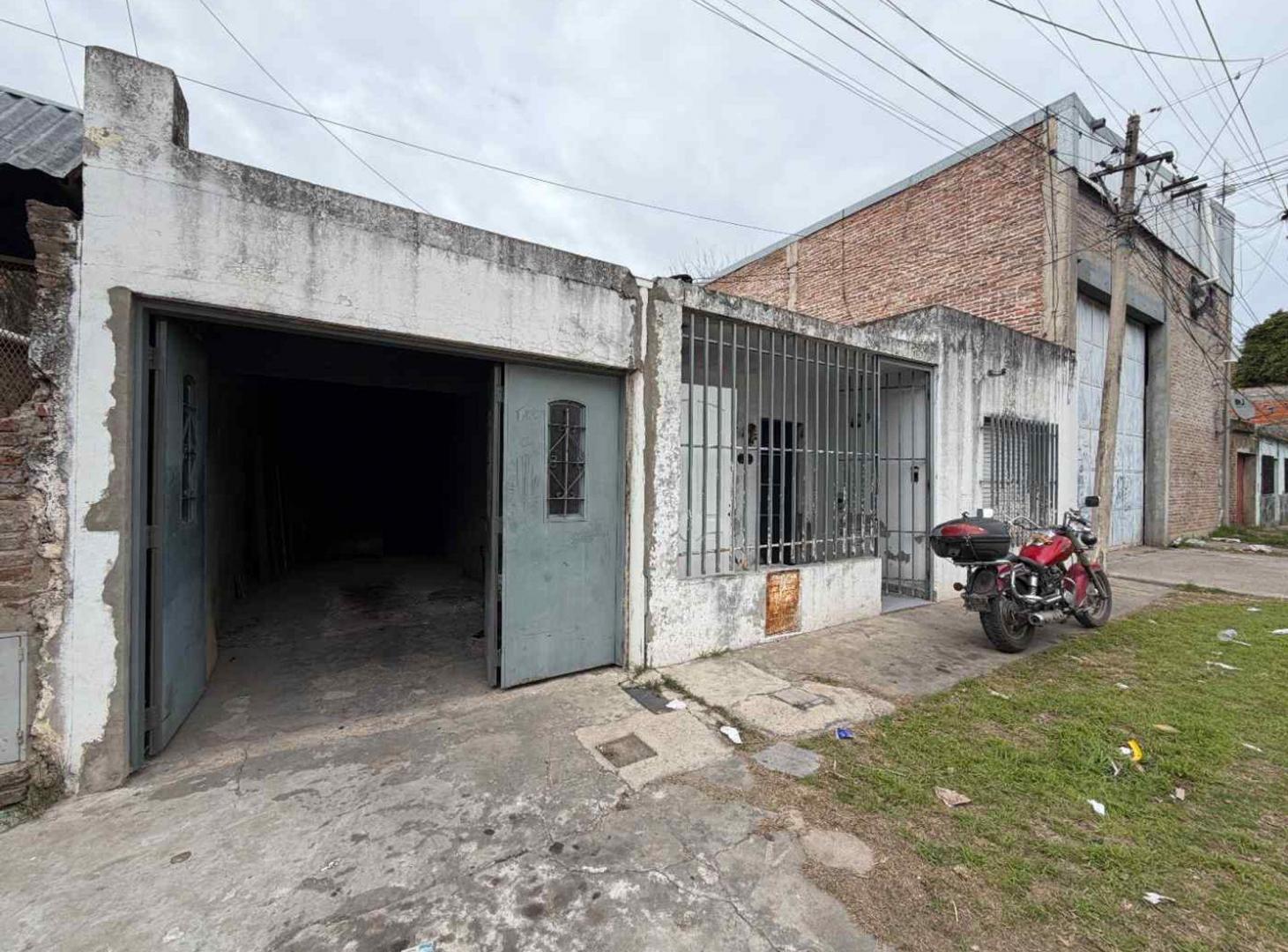 Foto de VENTA CASA 3 DORMITORIOS CON COHERA Y PATIO, imagen 3