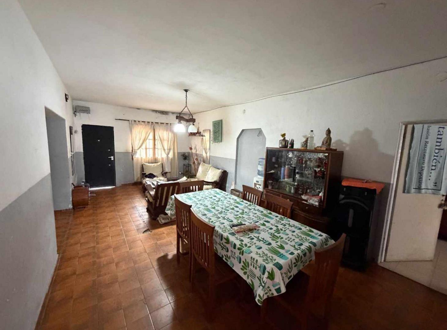 Foto de VENTA CASA 3 DORMITORIOS CON COHERA Y PATIO, imagen 2