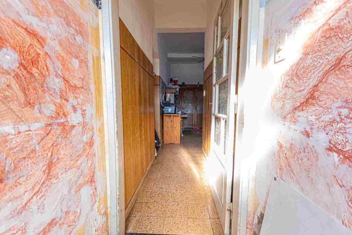 Foto de VENTA DE CASA 6 DORMITORIOS, LOCAL Y COCHERA, imagen 2