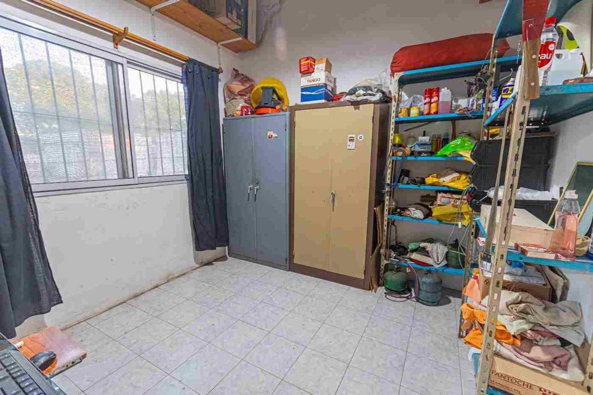 Foto de VENTA DE CASA 6 DORMITORIOS, LOCAL Y COCHERA, imagen 3