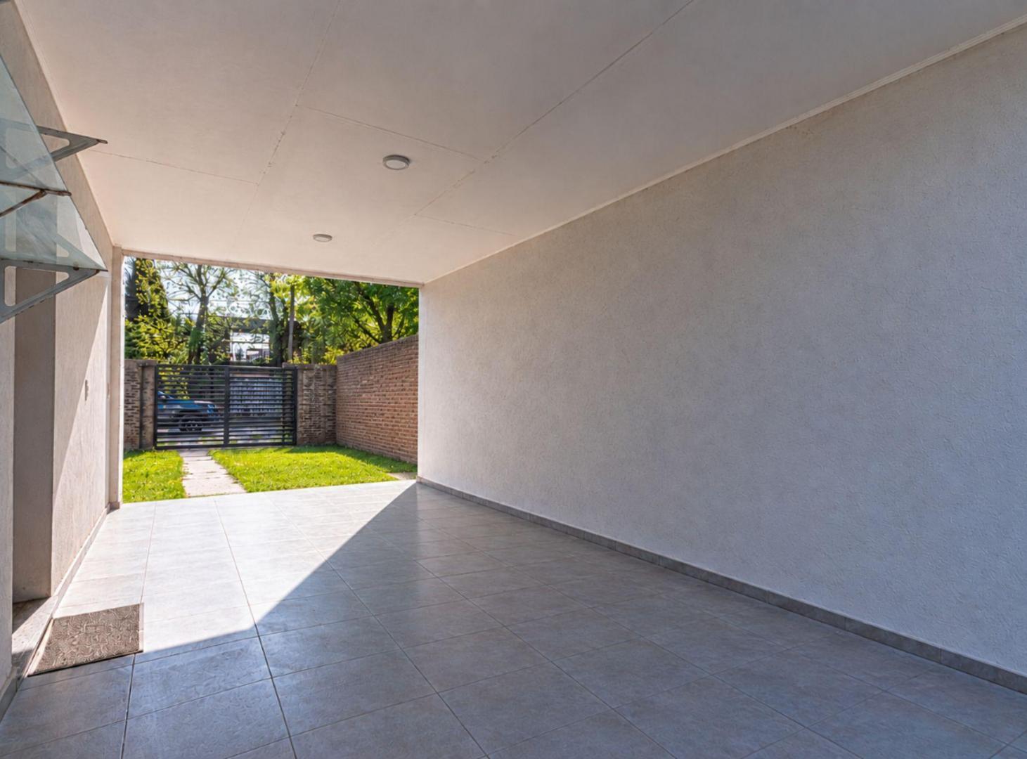 Foto de CASA EN VENTA 3 DORMITORIOS-RICARDONE, imagen 2