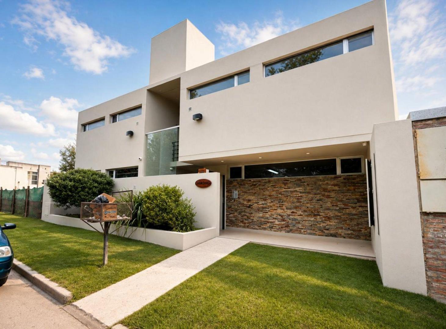 Foto de DEPARTAMENTO CON PATIO EN VENTA ZAVALLA FACULTAD, imagen 1