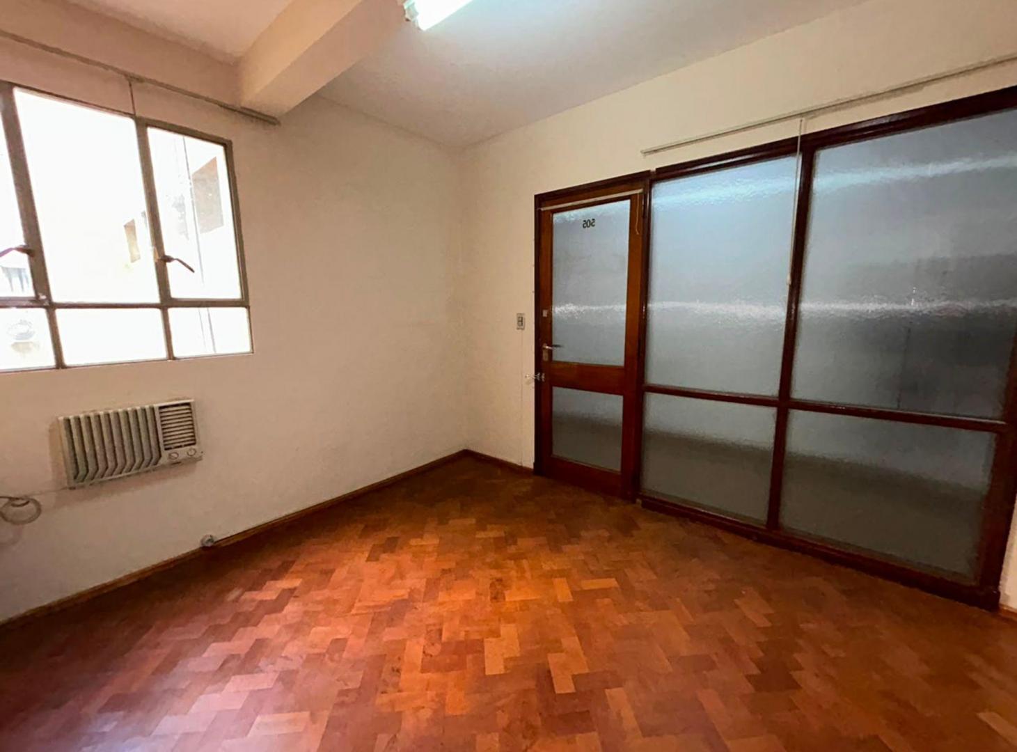 Foto de VENTA OFICINA 100% FINANCIADA EN EL CENTRO, imagen 1