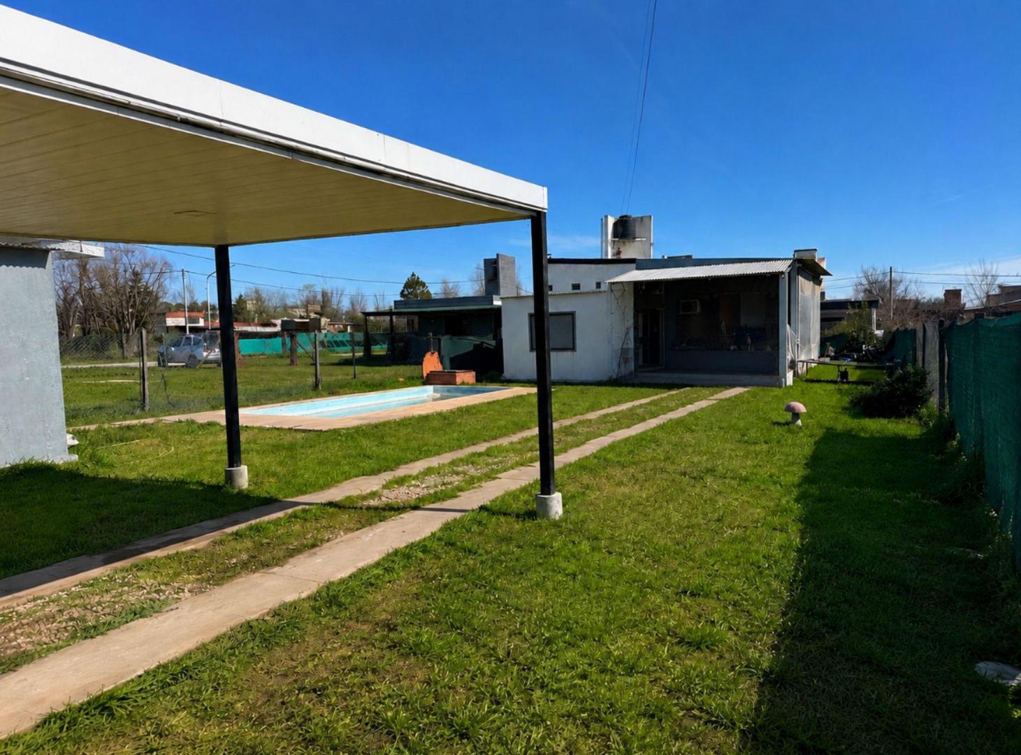 Foto de VENTA: CASA DE 2 DORMITORIOS Y PILETA EN ROLDAN, imagen 1