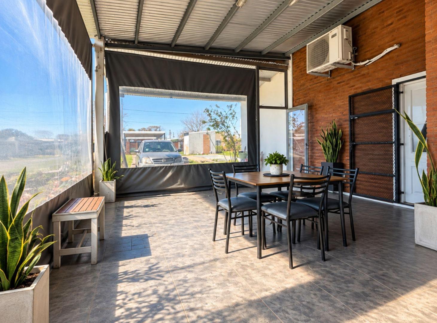 Foto de VENTA: CASA DE 2 DORMITORIOS Y PILETA EN ROLDAN, imagen 4