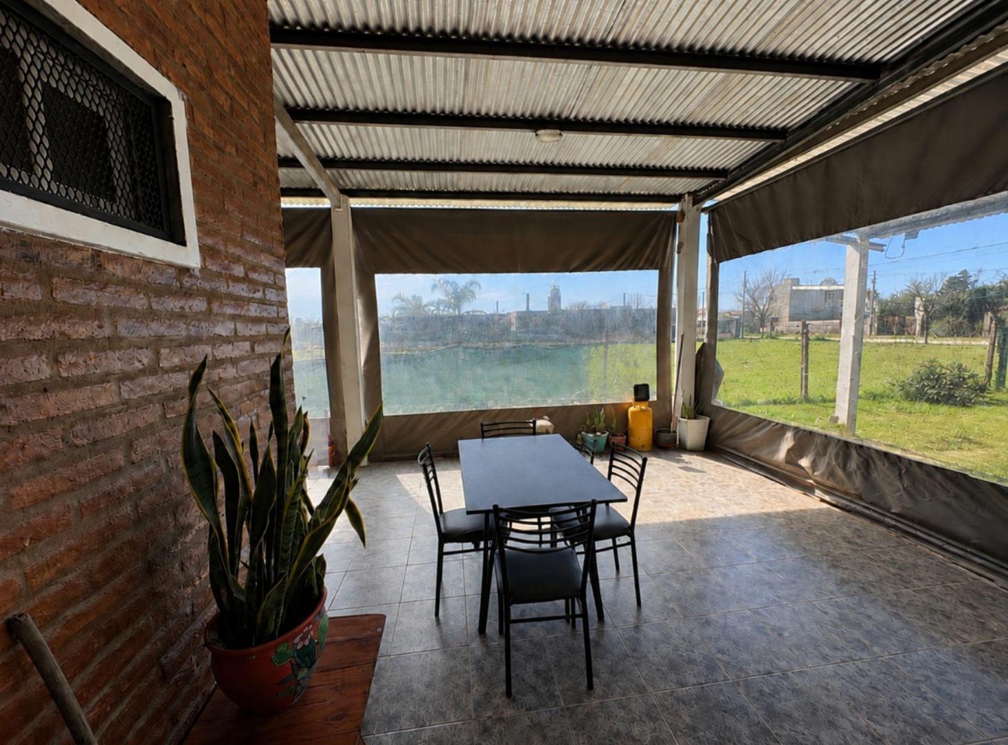 Foto de VENTA: CASA DE 2 DORMITORIOS Y PILETA EN ROLDAN, imagen 5