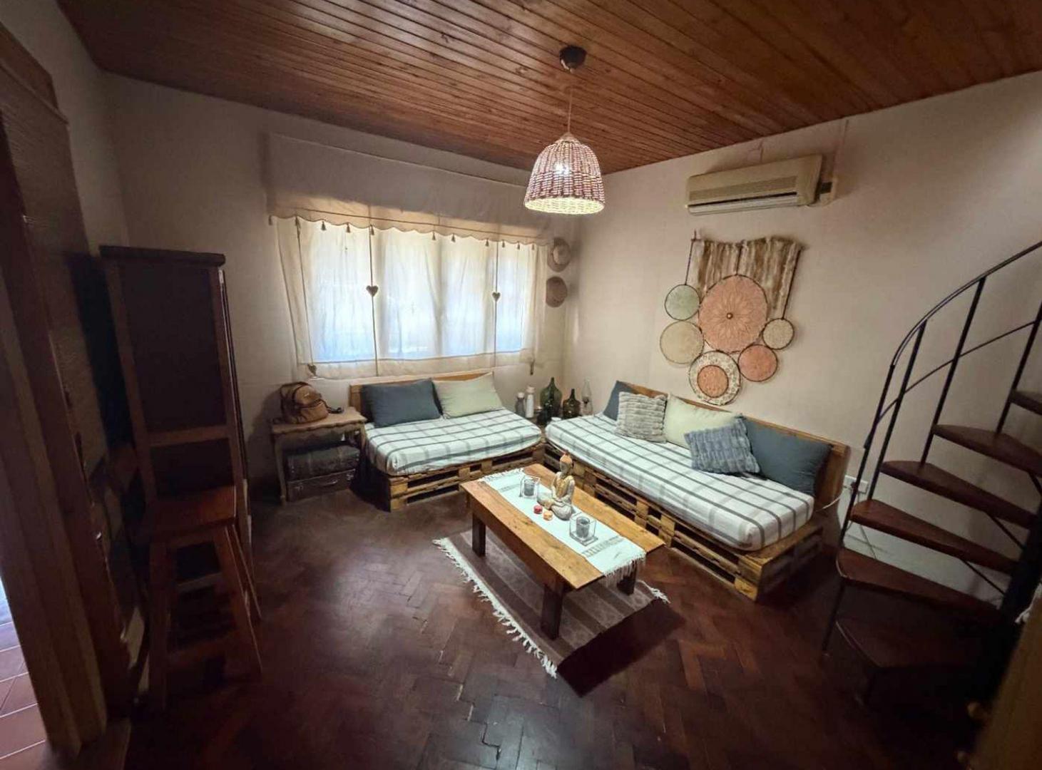 Foto de CASA EN VENTA 4 DORMITORIOS CON COCHERA - ARROYITO, imagen 1