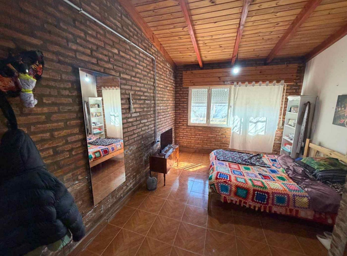 Foto de CASA EN VENTA 4 DORMITORIOS CON COCHERA - ARROYITO, imagen 5