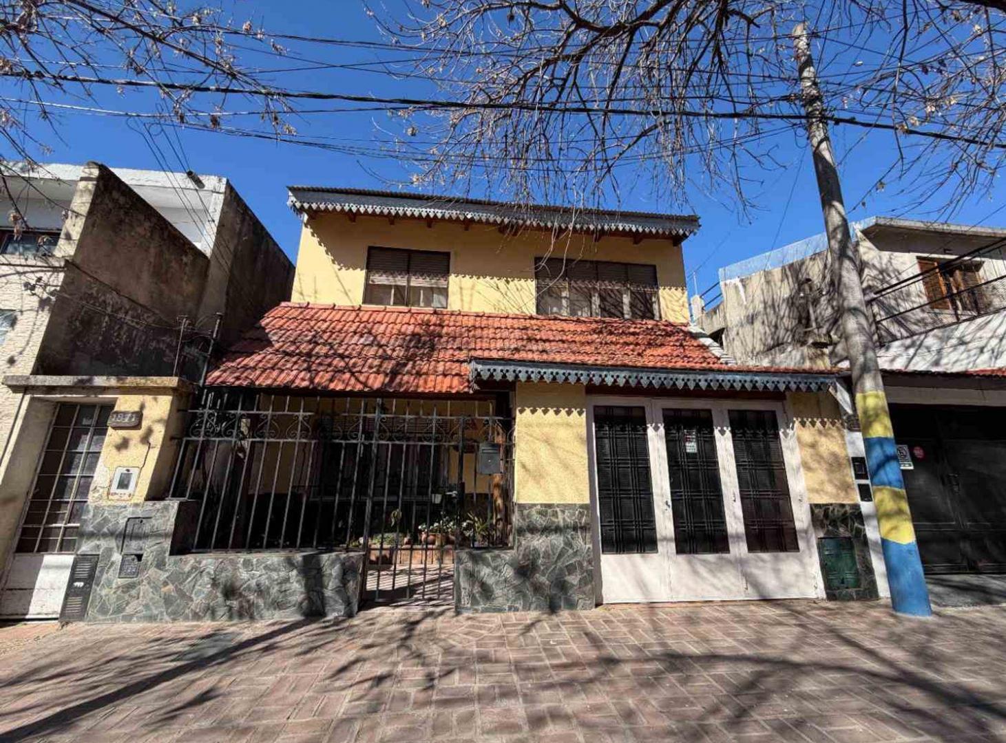 Foto de CASA EN VENTA 4 DORMITORIOS CON COCHERA - ARROYITO, imagen 3
