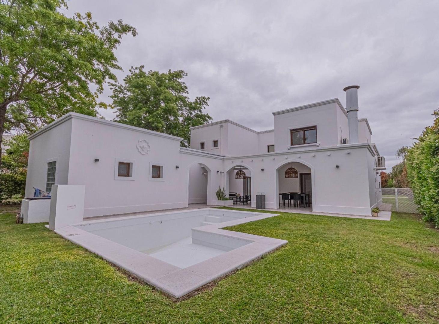 Foto de VENTA CASA 4 DORMITORIOS CON PILETA EN CADAQUÉS, imagen 2