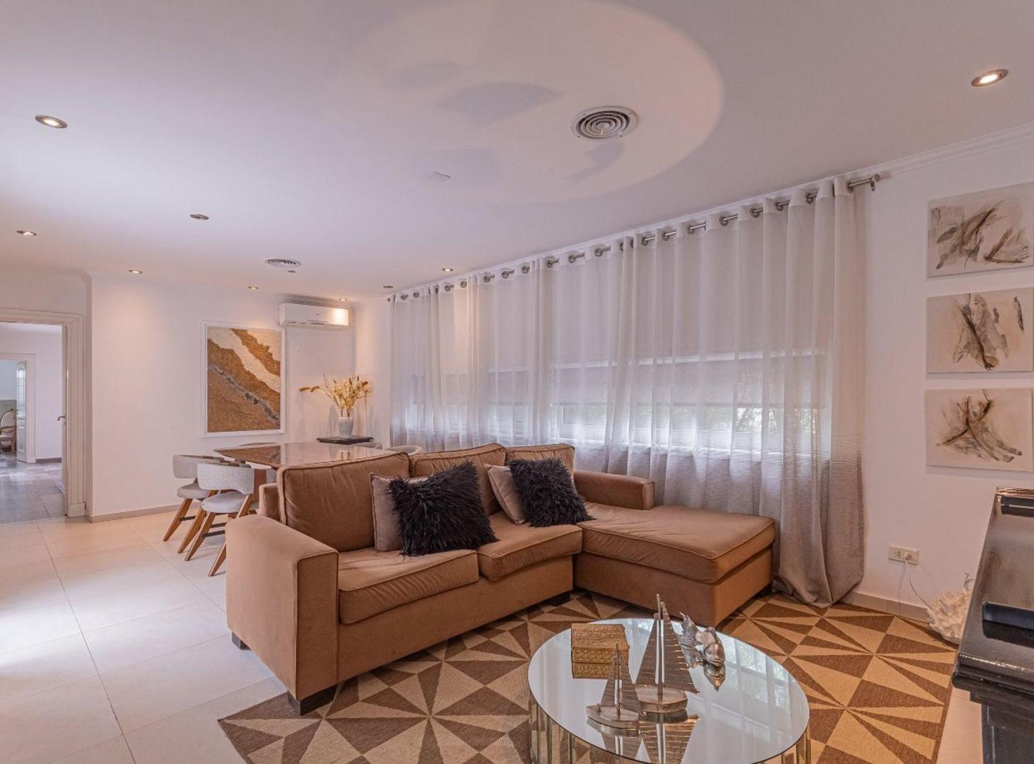 Foto de VENTA CASA 4 DORMITORIOS CON PILETA EN CADAQUÉS, imagen 5