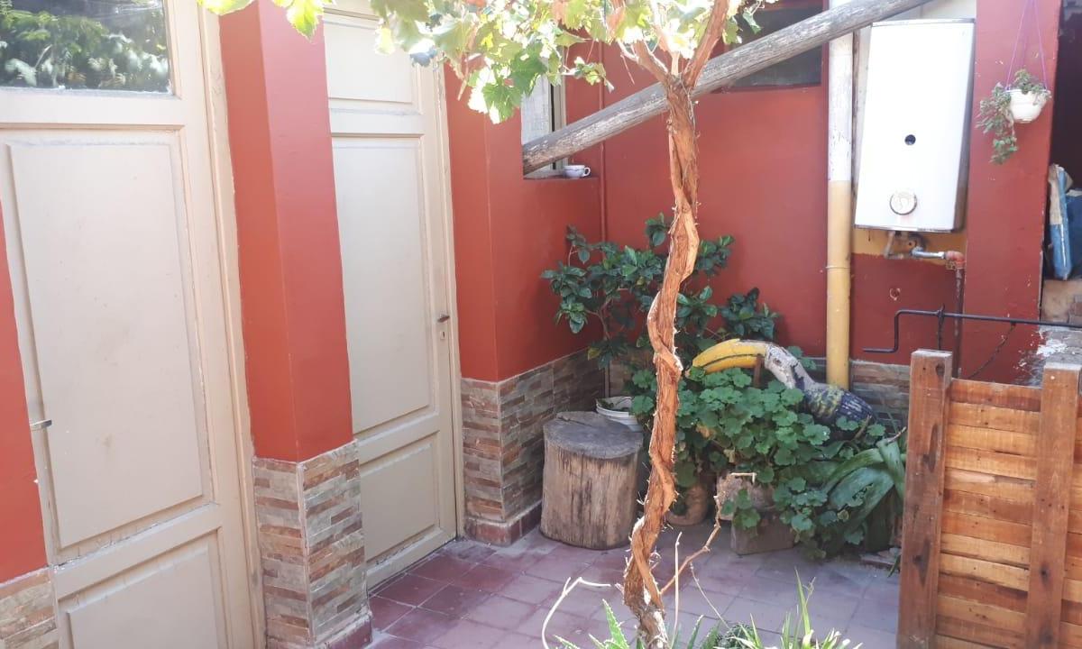 Conjunto de 3 Departamentos y 2 Locales Comerciales! 4