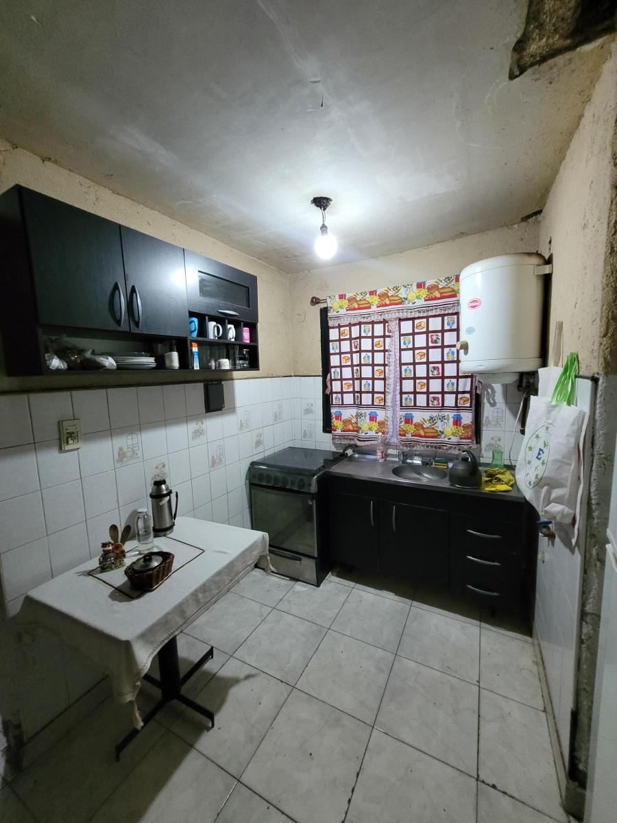 Conjunto de 3 Departamentos y 2 Locales Comerciales! 2