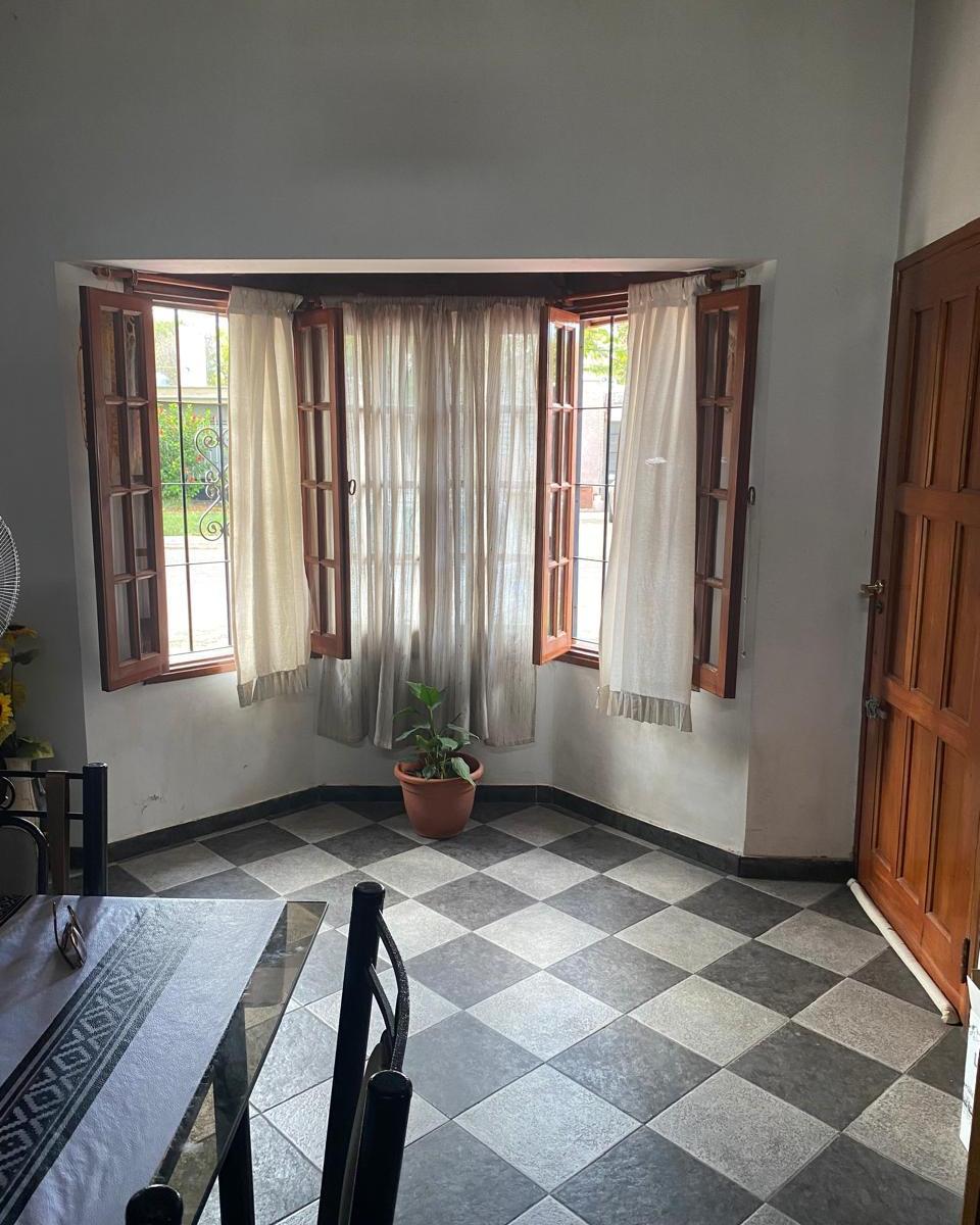 Excepcional, Ampliada con Finas Terminaciones Casa en Barrio Ujemvi 3