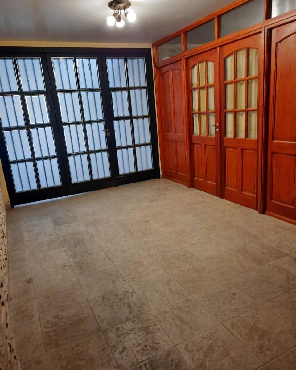 Excepcional, Ampliada con Finas Terminaciones Casa en Barrio Ujemvi 4