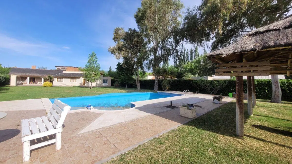 VENTA CASA EN BARRIO CON ACCESO RESTRINGIDO, CALLEJON CERRADO. 8