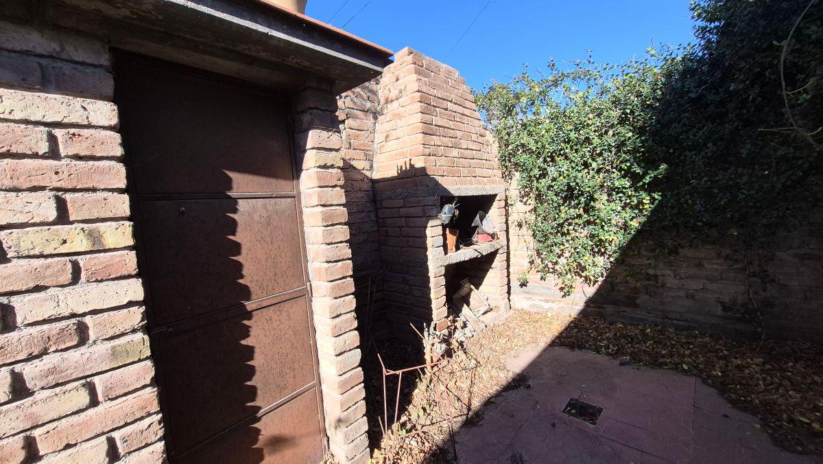 Foto de Ideal para Reciclar o Invertir — Casa en B° UJEMVI, a Metros de Acceso, imagen 5