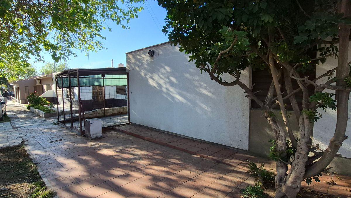 Foto de Ideal para Reciclar o Invertir — Casa en B° UJEMVI, a Metros de Acceso, imagen 2