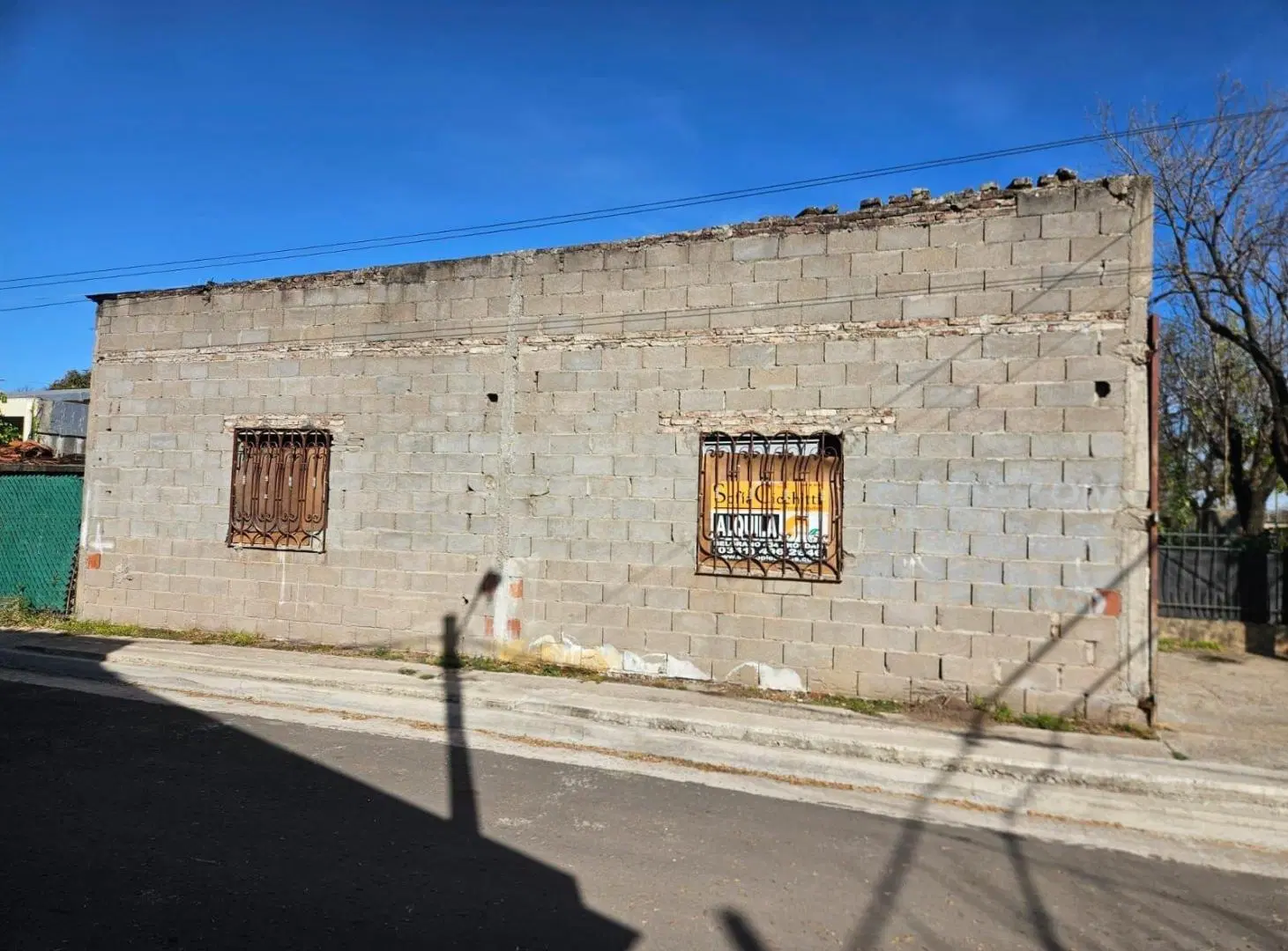 GALPÓN EN ALQUILER - ROLDAN 3