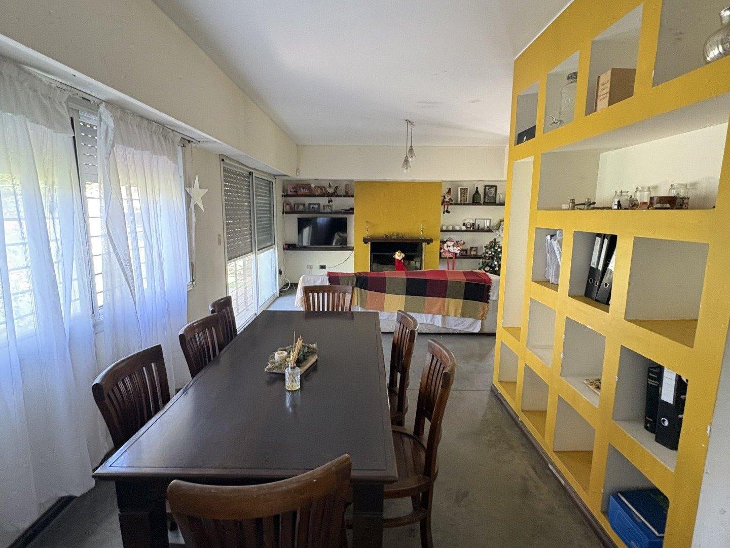 Foto de FUNES - CASA 4 DORMITORIOS - HERMOSA FORESTACiON, imagen 4