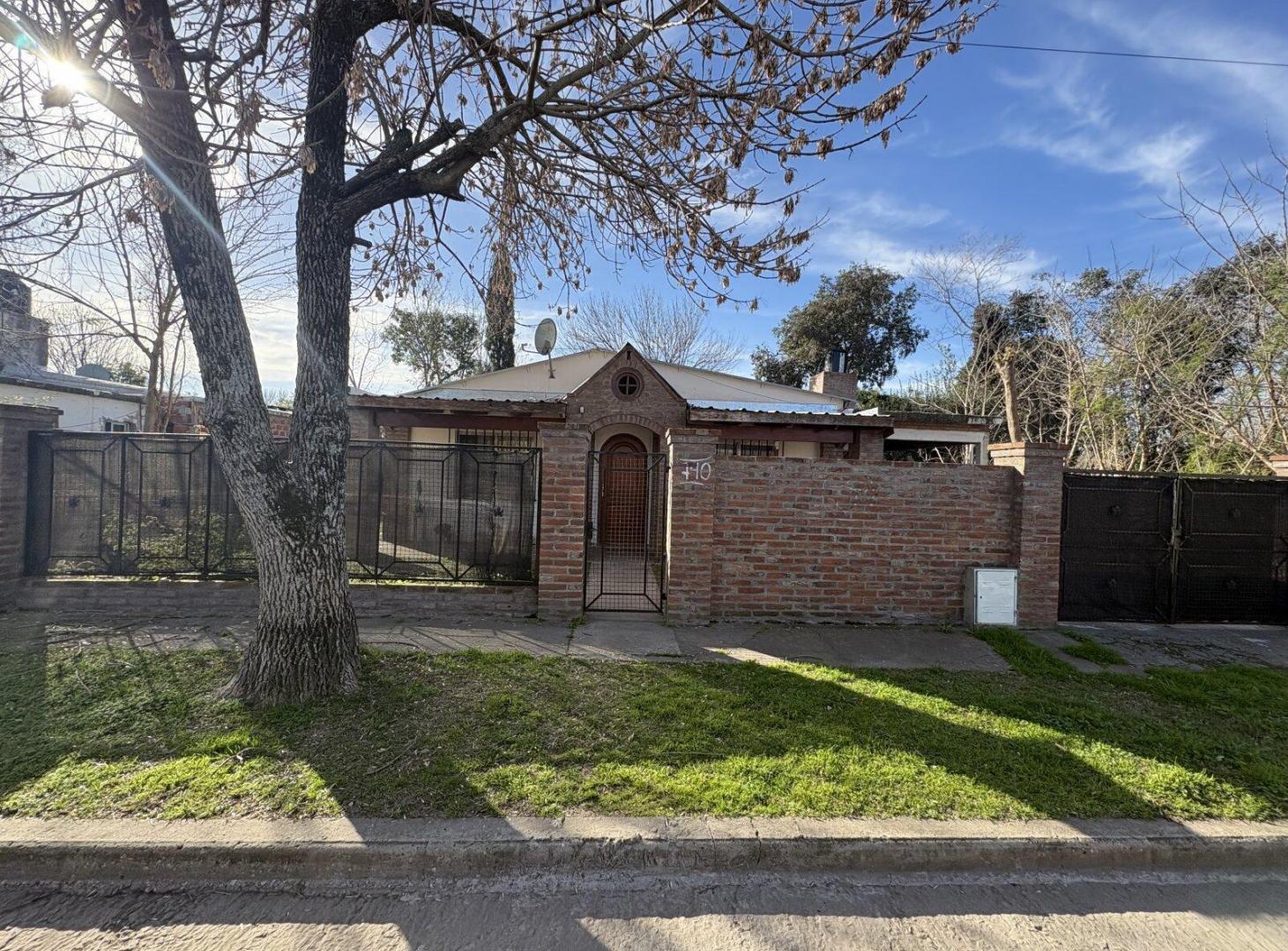 Foto de ROLDÁN- CASA EN VENTA - URBANA- AMPLIO PARQUE, imagen 3