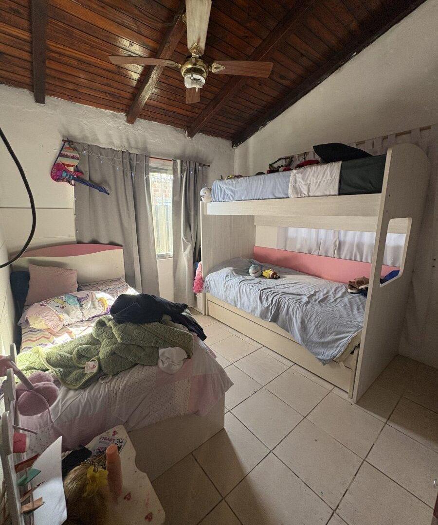 Foto de ROLDÁN- CASA EN VENTA - URBANA- AMPLIO PARQUE, imagen 1