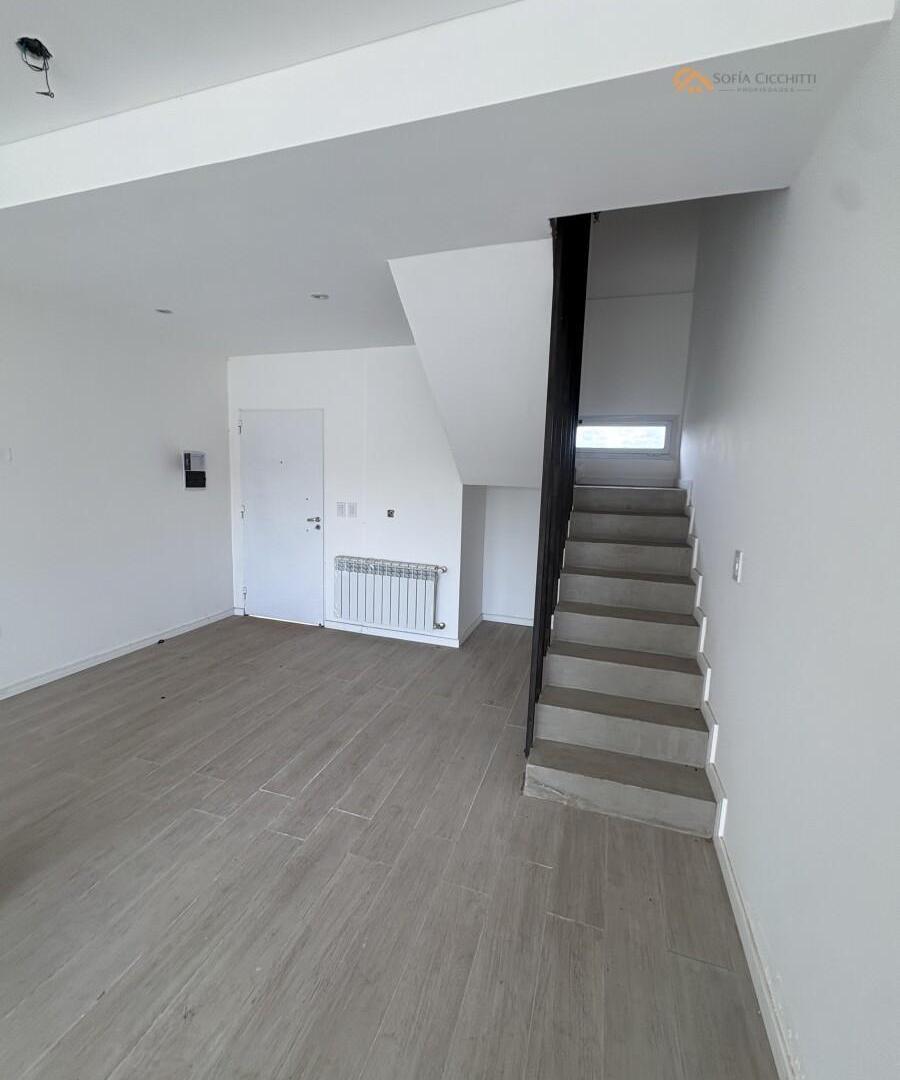 Foto de EN VENTA - FUNES CASA A ESTRENAR 3 DORMIT- 4 BAÑOS, imagen 1