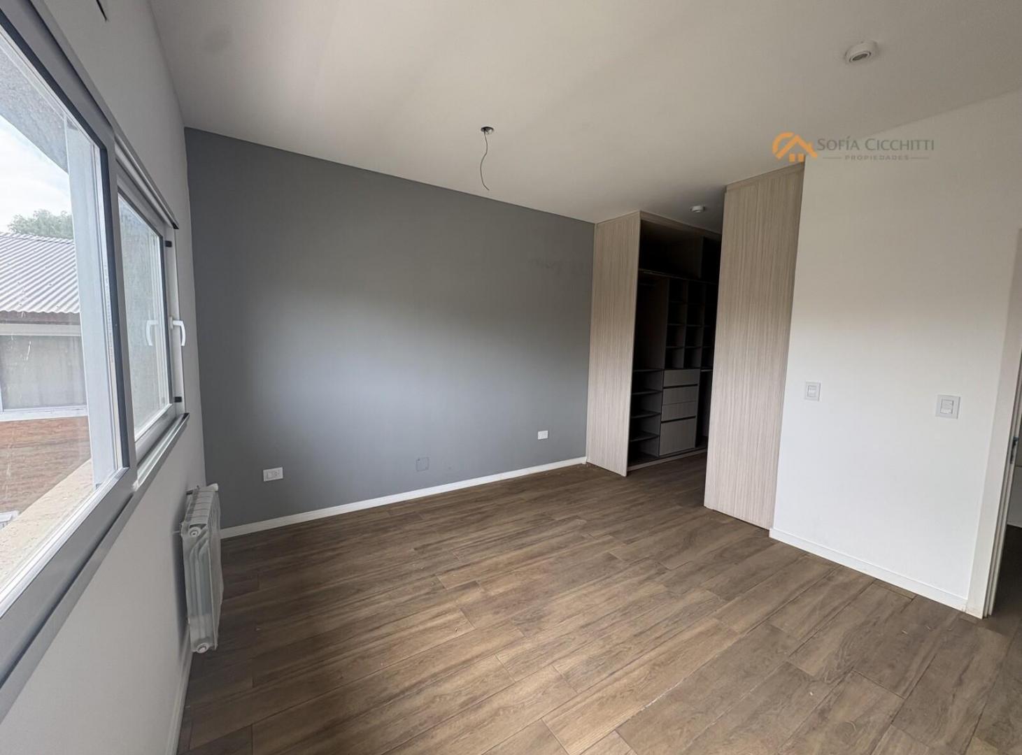 Foto de EN VENTA - FUNES CASA A ESTRENAR 3 DORMIT- 4 BAÑOS, imagen 4