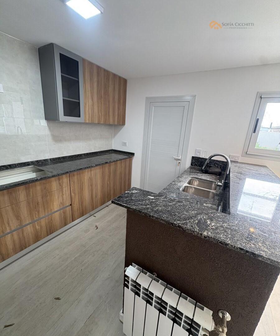 Foto de EN VENTA - FUNES CASA A ESTRENAR 3 DORMIT- 4 BAÑOS, imagen 5