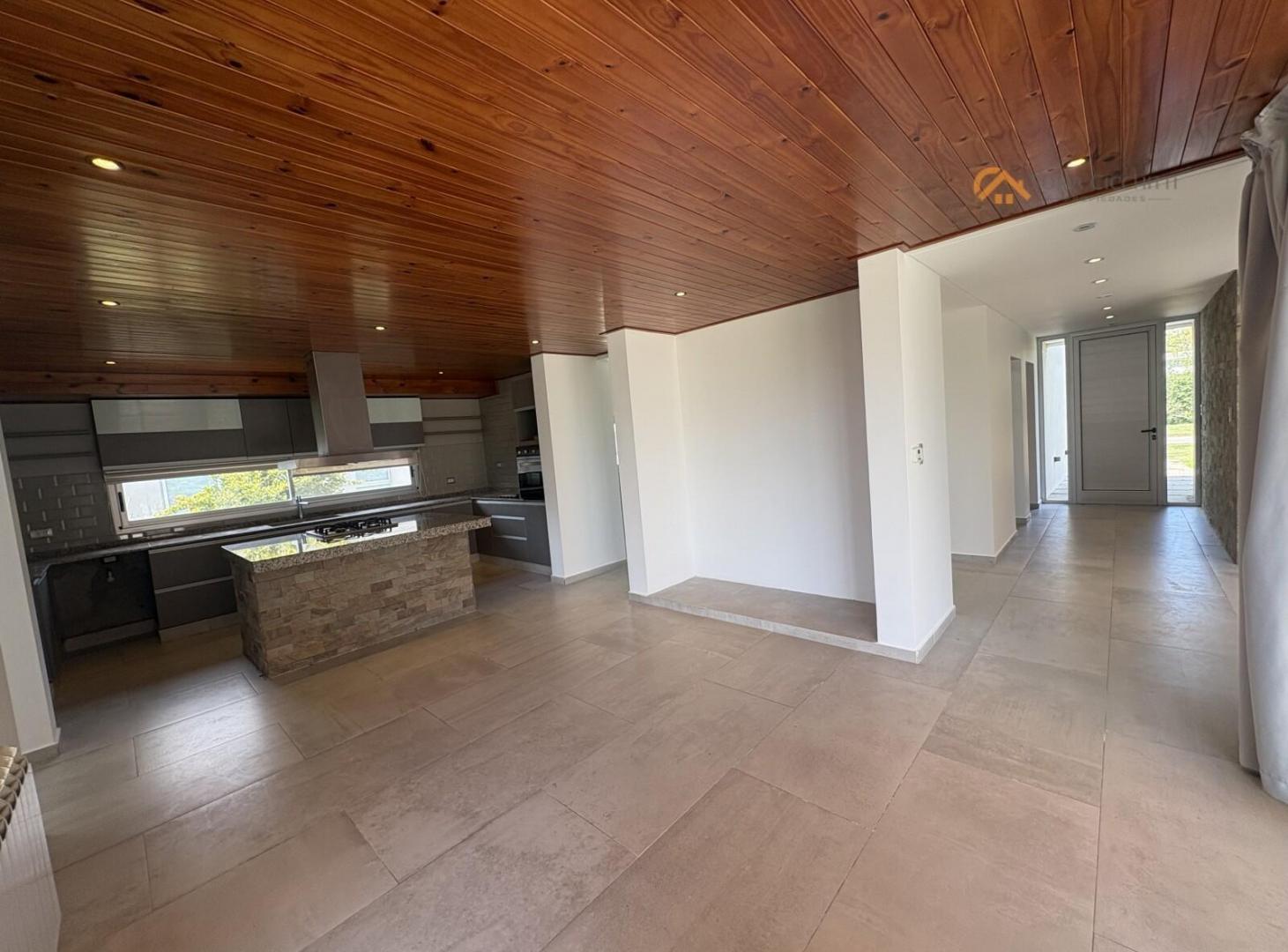 Foto de EN VENTA - PUERTO ROLDÁN BARRIO CERRADO- 3 DORMIT-4 BAÑOS- PISCINA, imagen 3