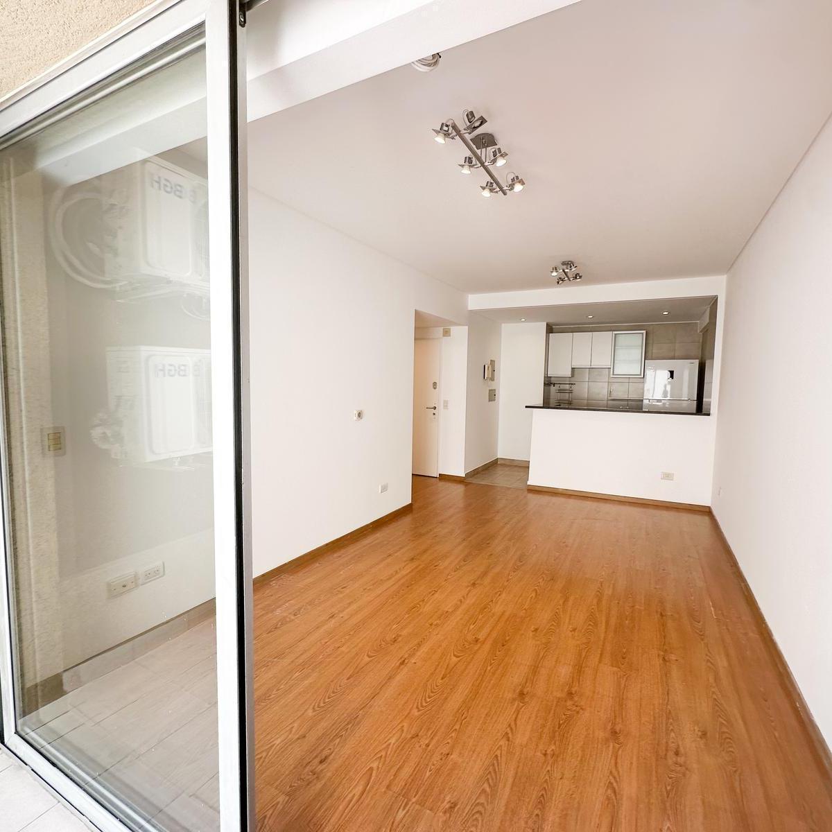 Departamento en Venta de 3 Ambientes con Cochera y Balcon Caballito 2