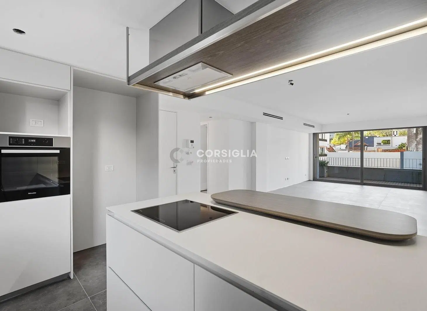 Departamento  en alquiler de 4 ambientes con dependencia y 2 cocheras en Caballito 4