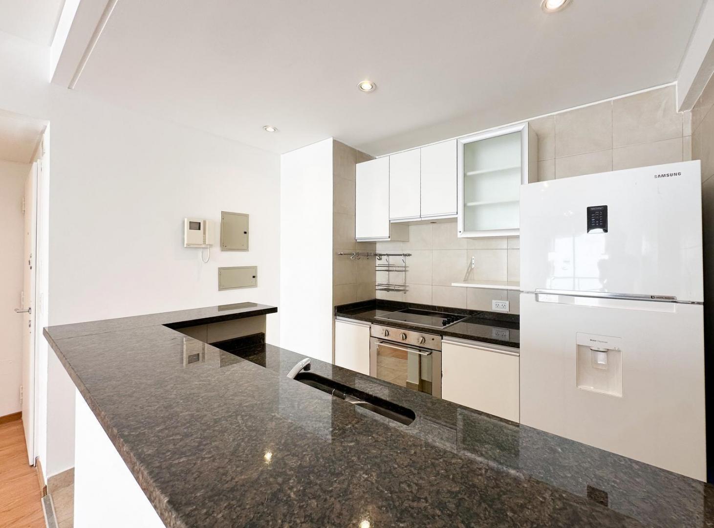 Foto de DEPARTAMENTO EN VENTA DE 3 AMBIENTES CON COCHERA Y BALCON CABALLITO, imagen 2
