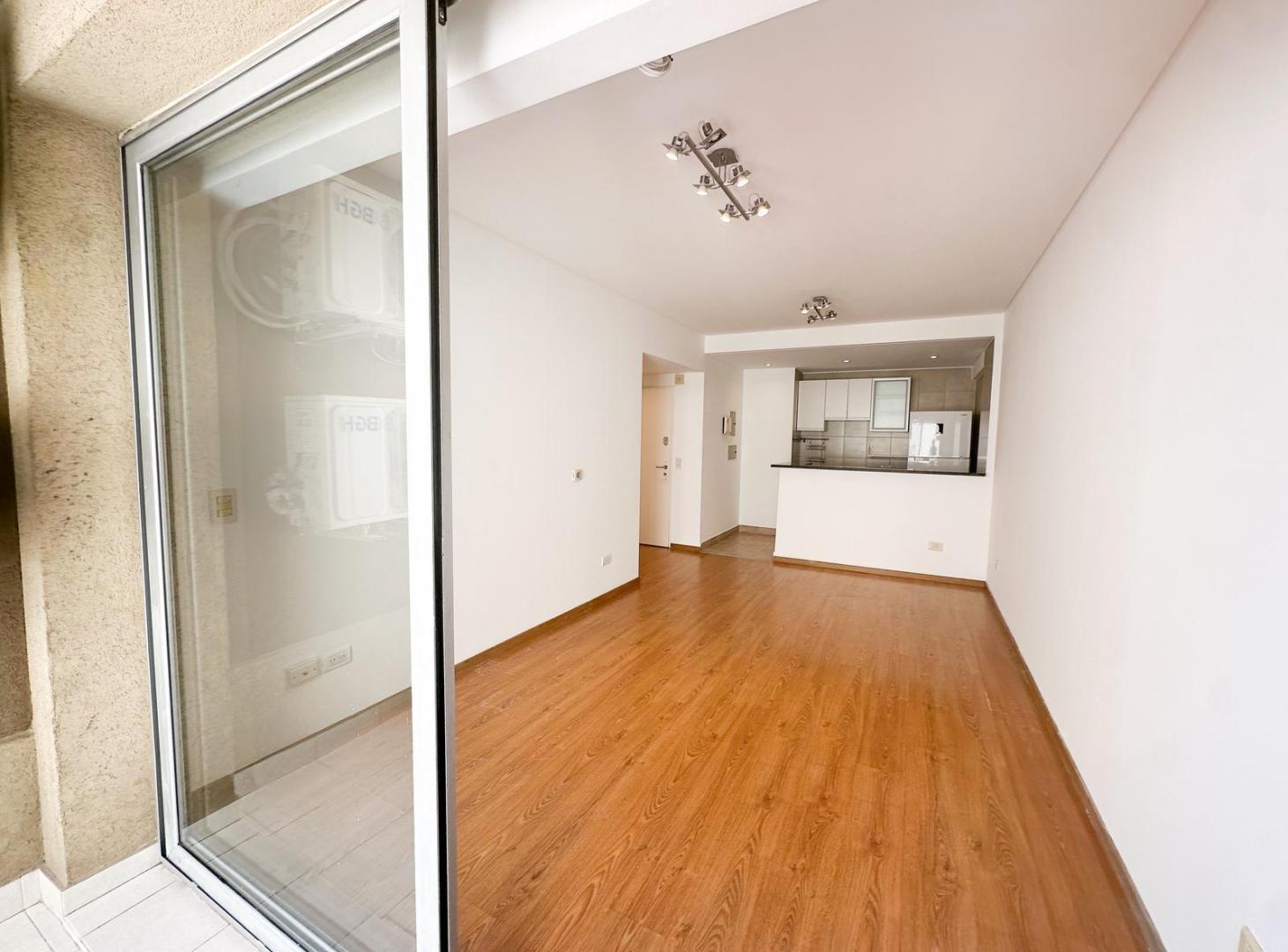 Foto de Alquiler departamento 3 ambientes con cochera Apto Profesional, imagen 3