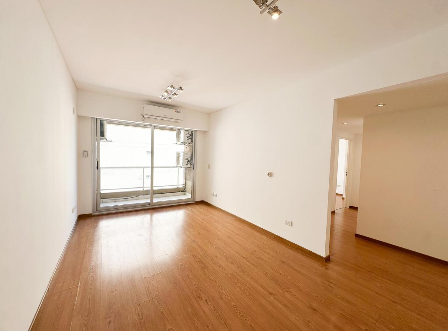 Foto de Alquiler departamento 3 ambientes con cochera Apto Profesional, imagen 1