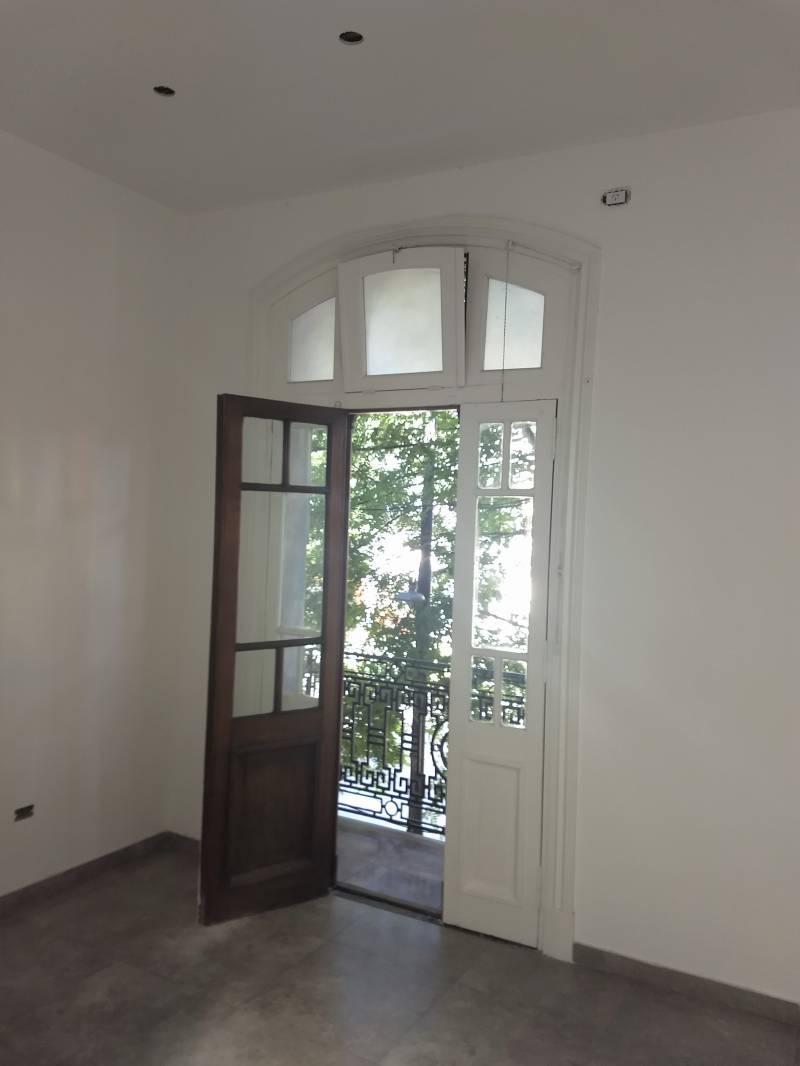 Departamento 6 Ambientes. | Av Rivadavia Al 9700 2