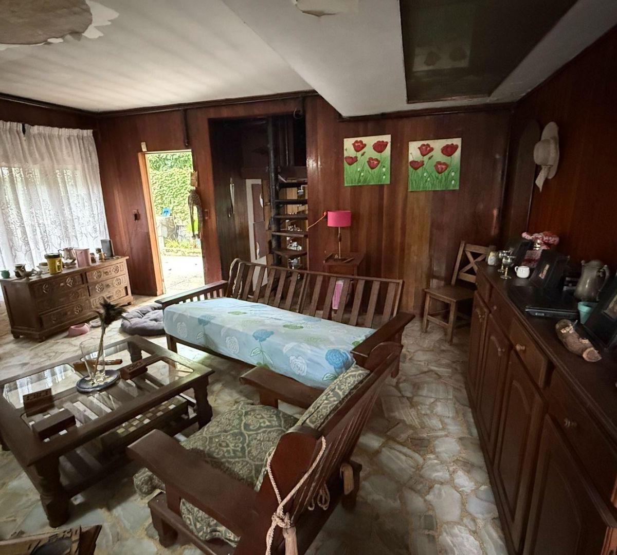 Casa con Doble Entrada con Pileta y Quincho 5